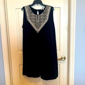 Sleeveless black shift dress